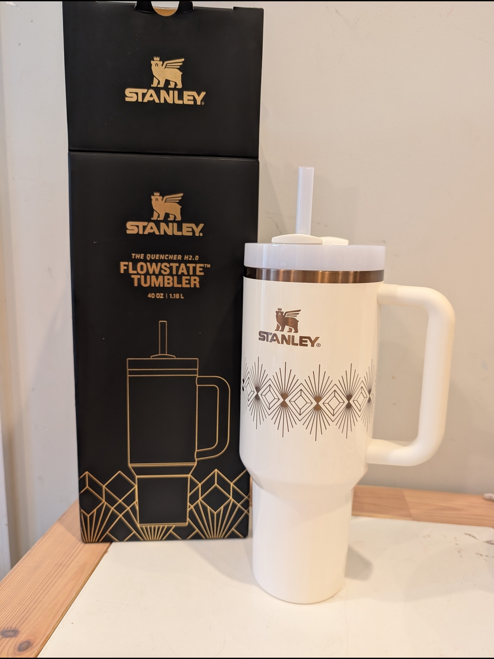 Stanley New White Flowstate Travel Tumbler Deco 40oz Limited Edition Holiday - Picture 3 of 7